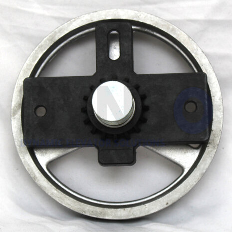 CMM PA1574 Antriebsrad mit Achse und Befestigungswinkel montiert